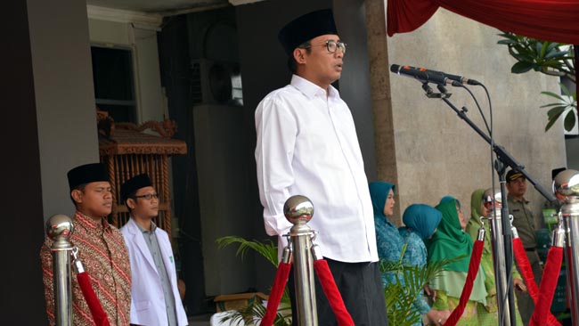 Bupati Tulungagung Pimpin Upacara Santri Pakai Sarung