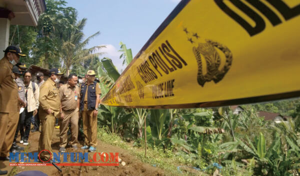 Tinjau Lokasi Longsor, Bupati Tulungagung Siapkan Bangunan Talut