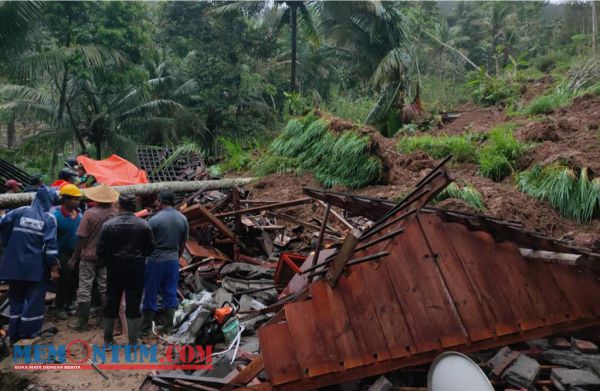 Diguyur Hujan Deras, Satu Rumah di Pagerwojo Tulungagung Tertimpa Longsor